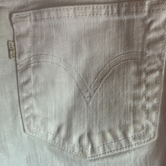 Levi’s white denim shorts - Picture 2 of 2